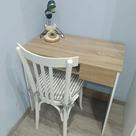 Flach 'mary' By Interhome سالوزو